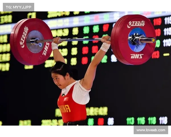 女子87公斤以上级举重决赛激烈展开 中国选手奋力拼搏力争佳绩 女子87公斤以上级举重决赛激烈展开 中国选手奋力拼搏力争佳绩
